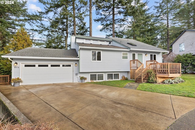 view of front facade featuring a garage and a front lawn