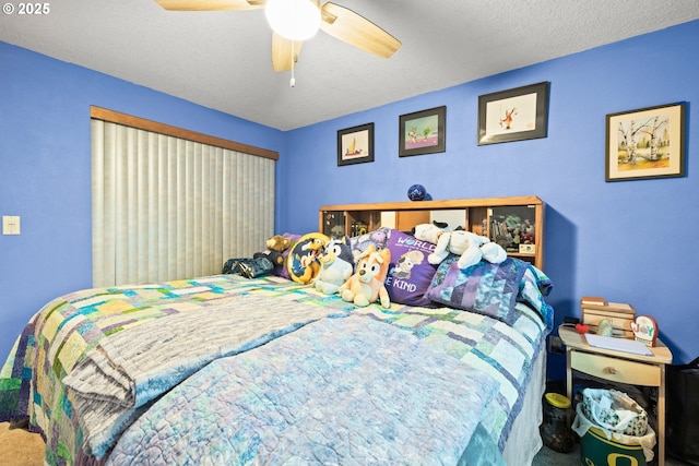 bedroom featuring ceiling fan and a textured ceiling