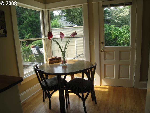 dining area featuring a wealth of natural light, light wood-style flooring, and baseboards