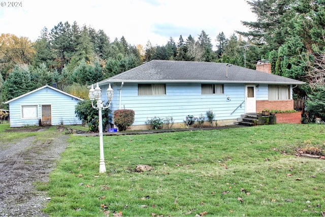 view of front of house featuring a front lawn