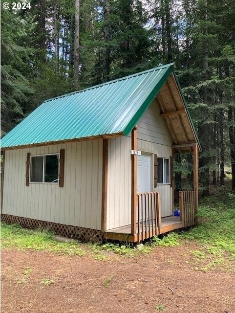 view of outbuilding