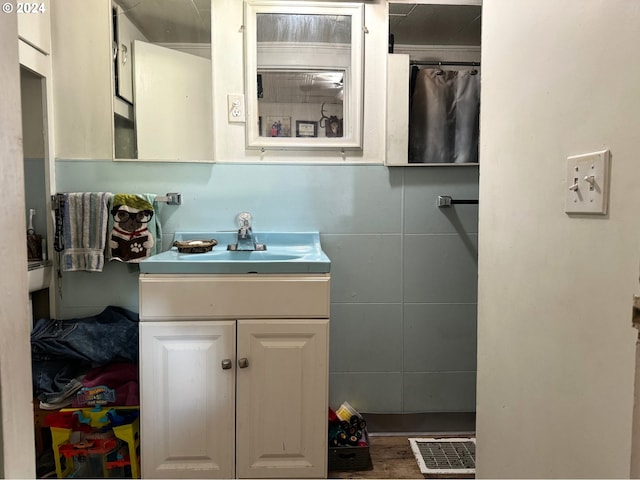 bathroom featuring vanity