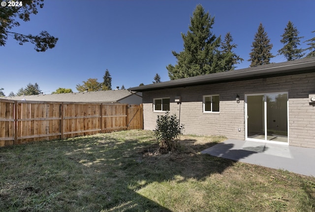 view of yard featuring a patio