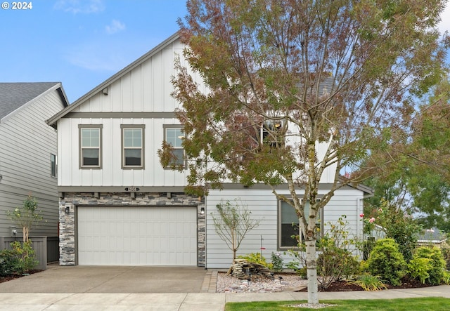 view of front facade with a garage