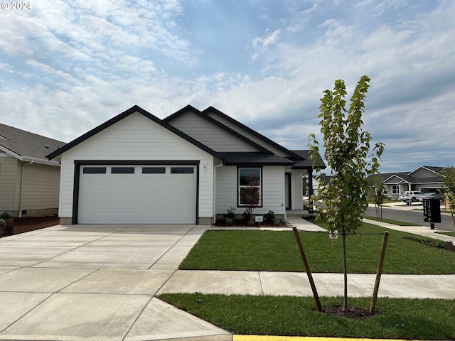 view of front facade featuring a garage and a front lawn