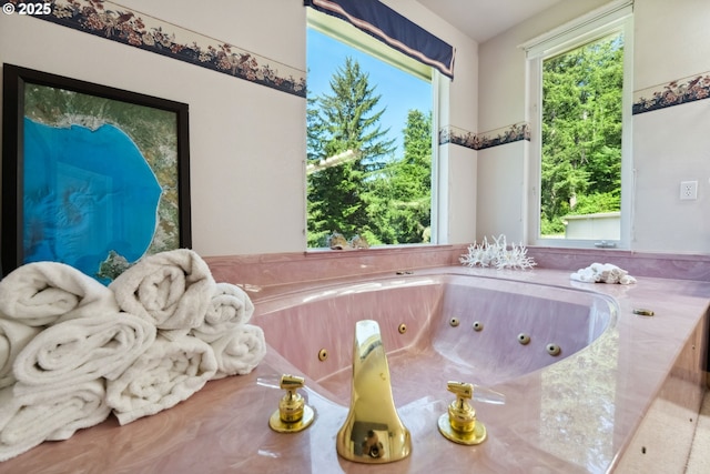 92631 Rainier Ln, Coos Bay, OR 97420 - full bathroom featuring a whirlpool tub
