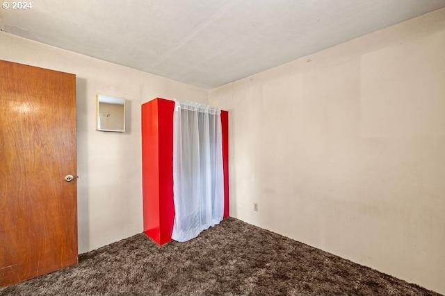 unfurnished room with carpet