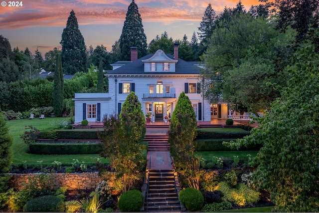 view of front of house with a yard