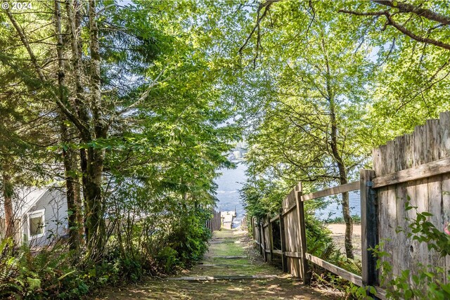 view of yard featuring a water view