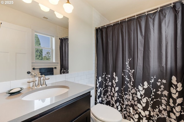 full bath featuring curtained shower, visible vents, vanity, and toilet