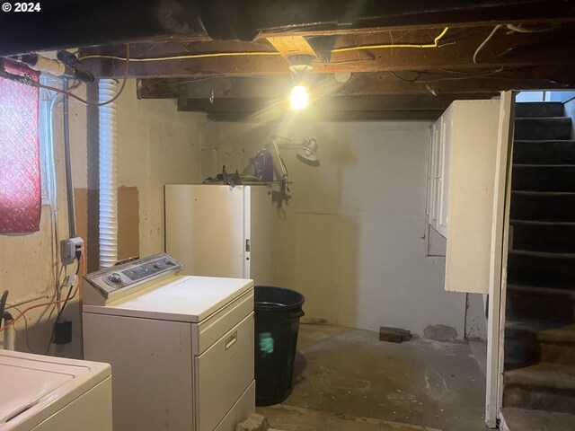 240 N Court St, Heppner, OR 97836 - unfinished below grade area featuring washer / clothes dryer and stairway
