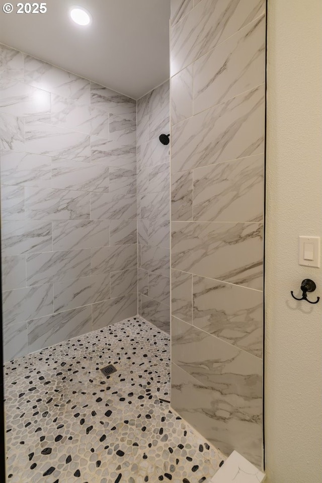 full bath featuring tiled shower