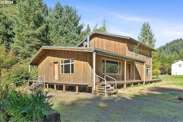 view of front of house with a front yard