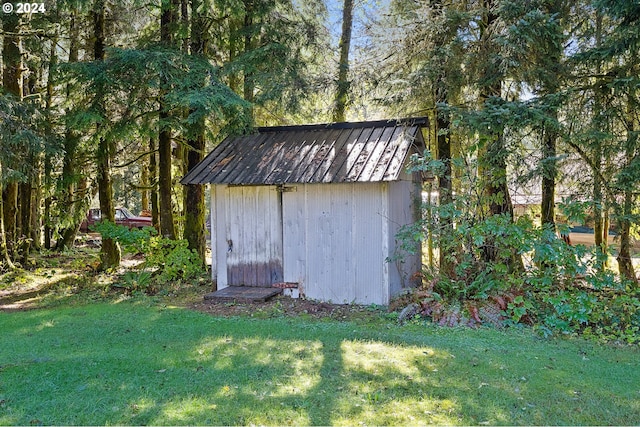 view of outbuilding featuring a lawn