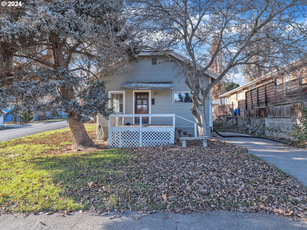 bungalow featuring covered porch