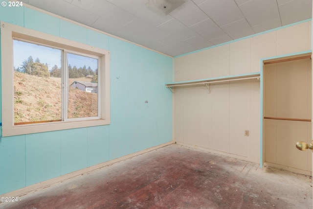 unfurnished bedroom featuring a closet