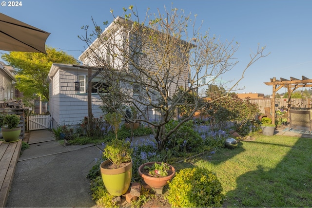 view of yard with a pergola