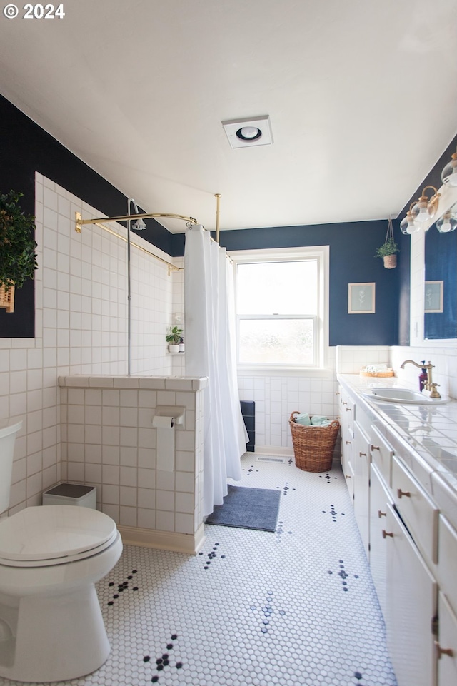 1485 Polk St, Eugene, OR 97402 - full bath featuring tile walls, vanity, tile patterned floors, a shower with curtain, and a wainscoted wall