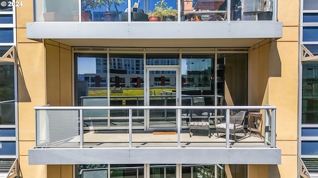 entrance to property featuring a balcony