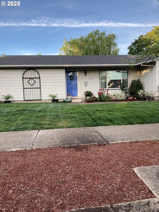 single story home with a front lawn