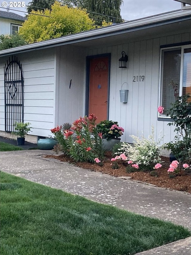 doorway to property featuring covered porch