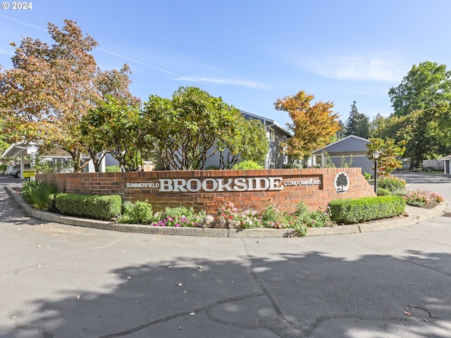 view of community / neighborhood sign