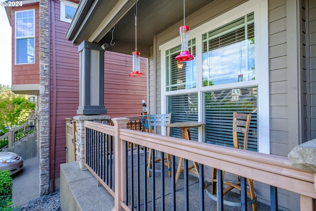 balcony featuring covered porch