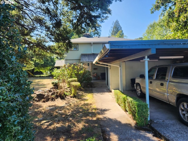 view of front facade with a carport