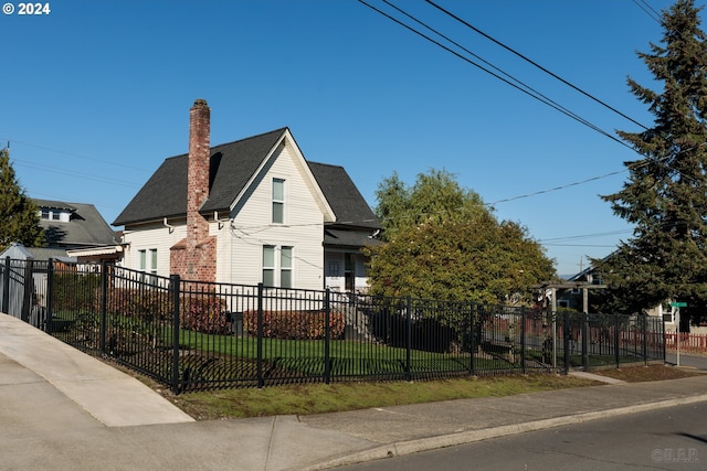 view of front of house featuring a front yard