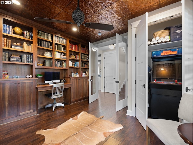 office space with dark wood-type flooring and ceiling fan