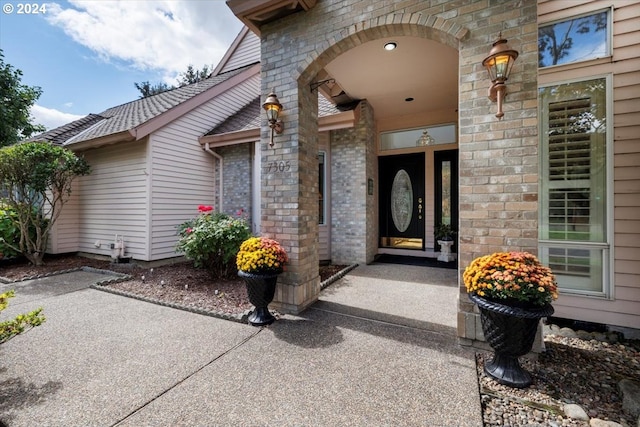 entrance to property with a patio