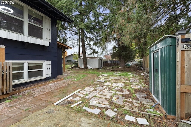 7825 SE Bybee Blvd, Portland, OR 97206 - view of yard with a patio area