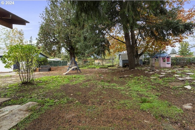 7825 SE Bybee Blvd, Portland, OR 97206 - view of yard