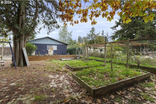 7825 SE Bybee Blvd, Portland, OR 97206 - view of yard featuring a garden