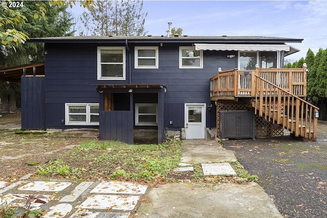 view of front of home featuring a wooden deck