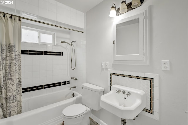 1212 Laurel St Unit 9, Lake Oswego, OR 97034 - bathroom featuring shower / bath combination with curtain, toilet, and a sink