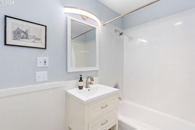 bathroom with tiled shower / bath combo and vanity