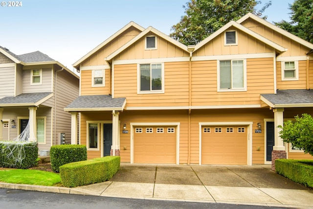 craftsman house featuring a garage