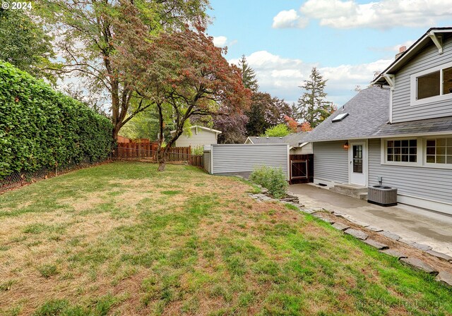 view of yard with a patio area