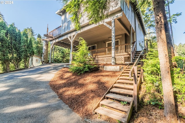 view of front of property with a porch