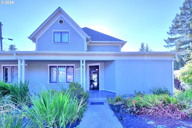 view of front of property featuring a porch