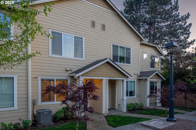 59 NE 134th Pl, Portland, OR 97230 - view of property featuring central air condition unit