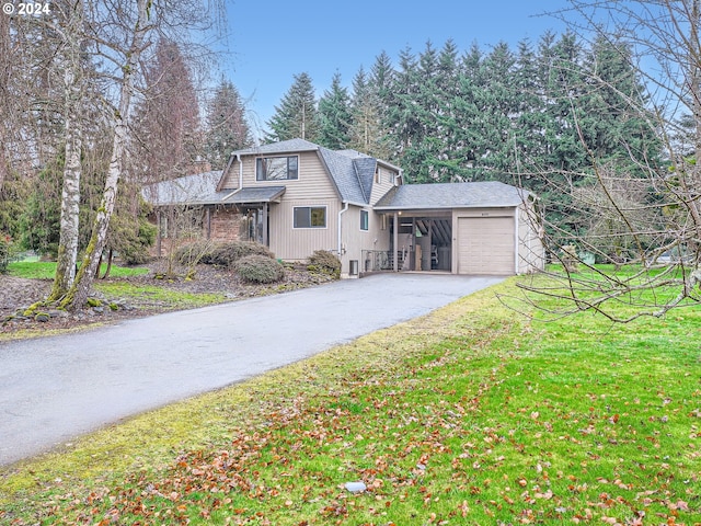 view of front of property featuring a front yard and a garage