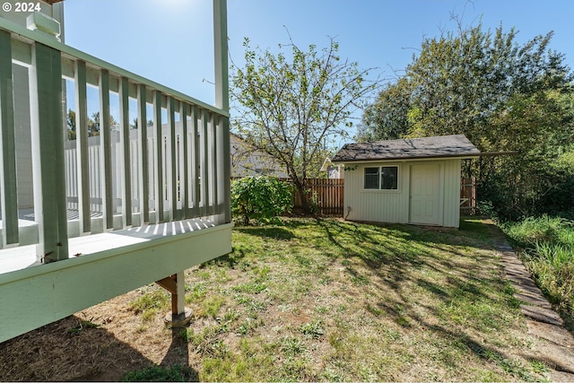 view of yard featuring a storage unit