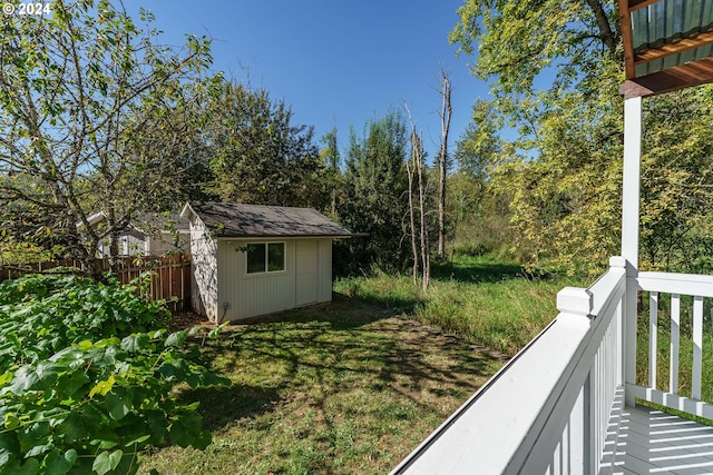 view of yard with a storage unit