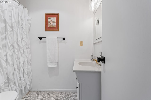 4624 Joshua Ln, Florence, OR 97439 - full bathroom with vanity and curtained shower