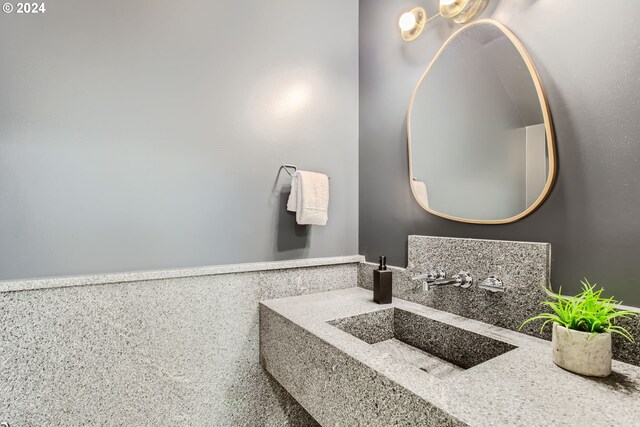 bathroom featuring sink