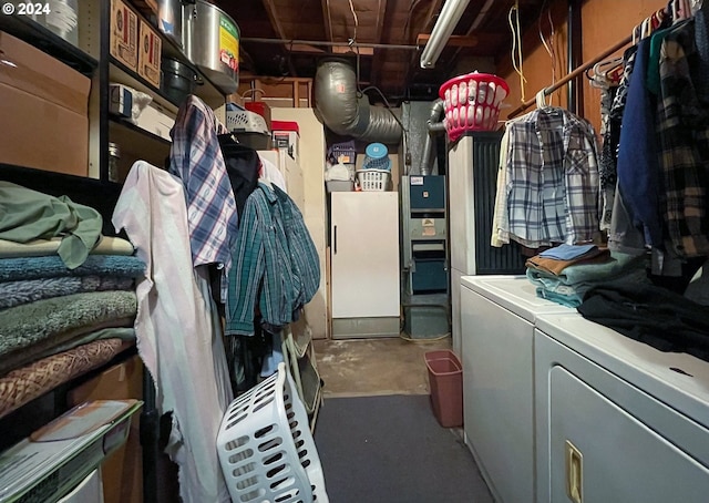 storage area with washing machine and clothes dryer