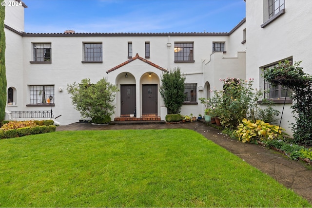 mediterranean / spanish house featuring a front yard