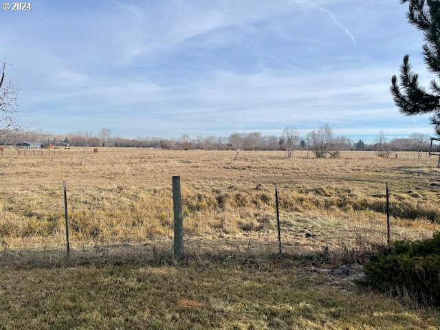 view of yard with a rural view